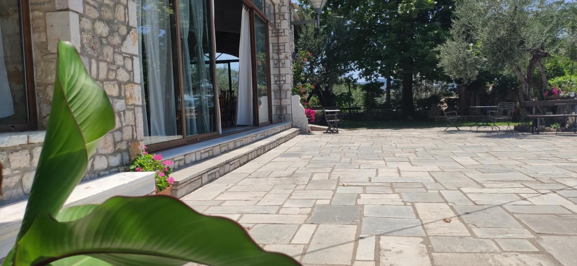 Polas Residencies Aparthotel Kalamata Esterno foto