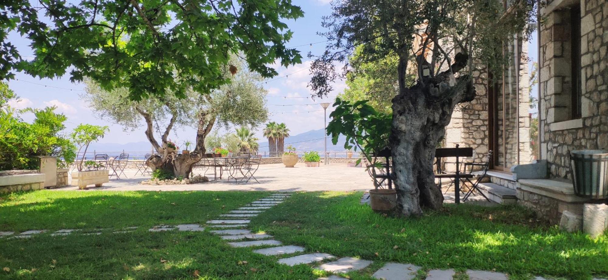 Polas Residencies Aparthotel Kalamata Esterno foto