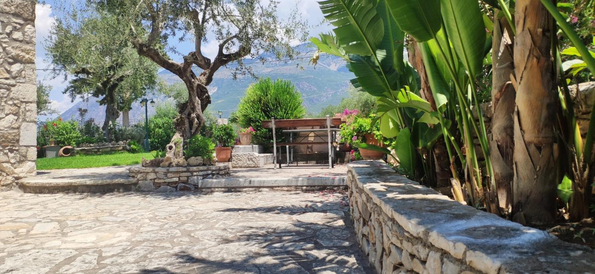 Polas Residencies Aparthotel Kalamata Esterno foto