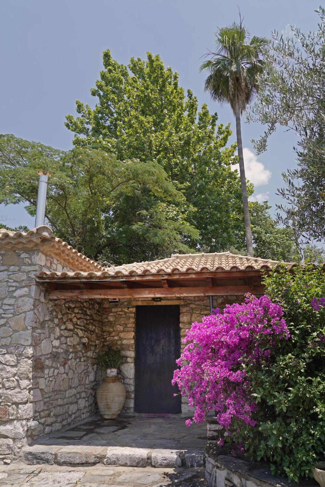 Polas Residencies Aparthotel Kalamata Esterno foto